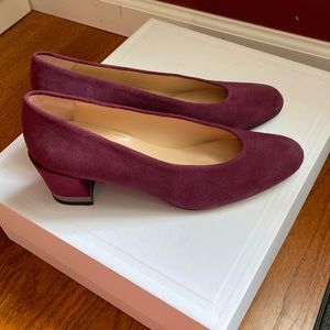 STUART WEITZMAN
Ontrend suede pumps in Size 9 in color Plum